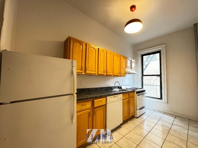 Building Photo - 1047 Bedford Ave
