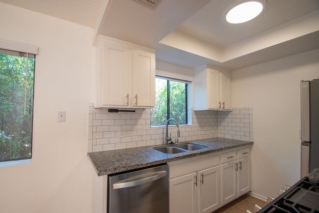 Building Photo - 12338 Oxnard St