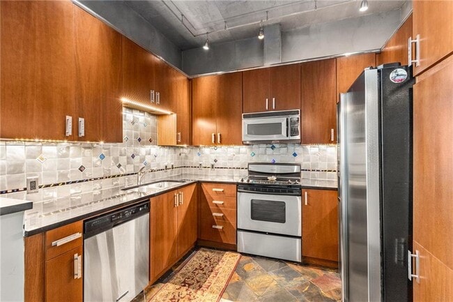 Building Photo - 943 Peachtree St NE