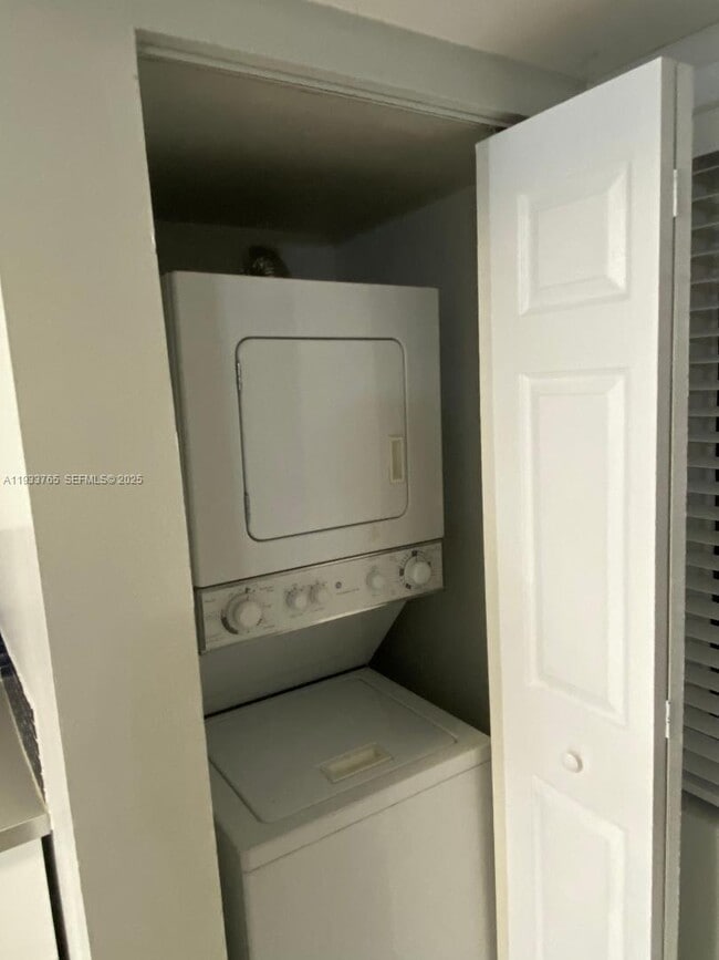 Foto del edificio - 9999 Summerbreeze Dr