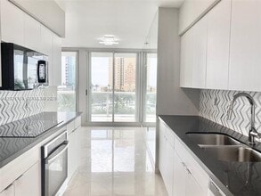 Building Photo - 16400 Collins Ave