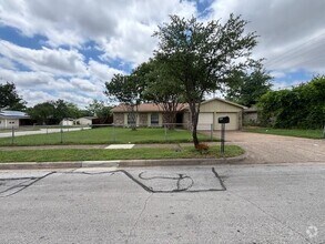 Building Photo - 6052 Highcrest Dr