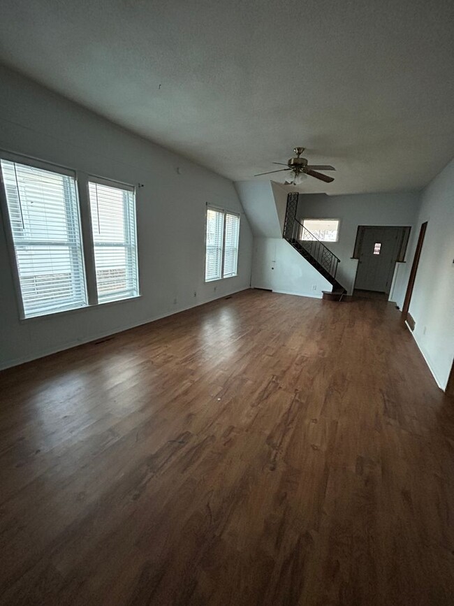 Building Photo - PRICE DROP!!!!!  Very Nice 3BR/1BA House in Great Neighborhood!