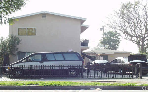 Foto del edificio - 1016 E 20th St