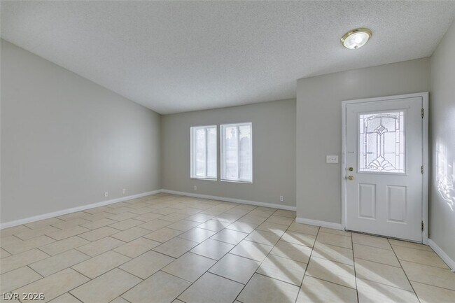 Building Photo - 2340 Belvedere Dr