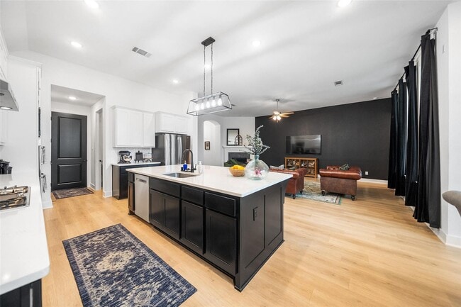 Foto del edificio - 15040 Berry Brk Dr