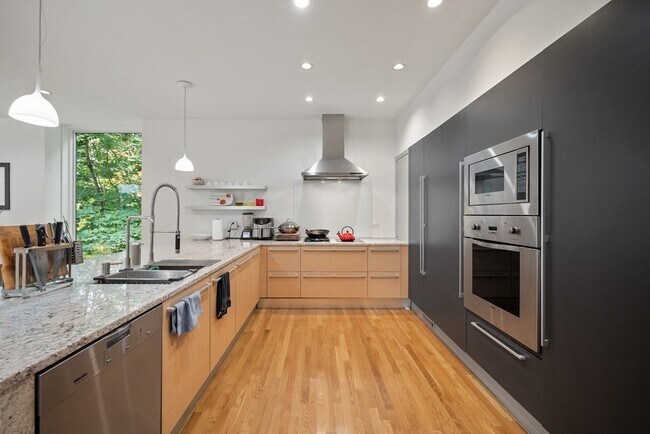 Foto del edificio - 35 Thornberry Rd