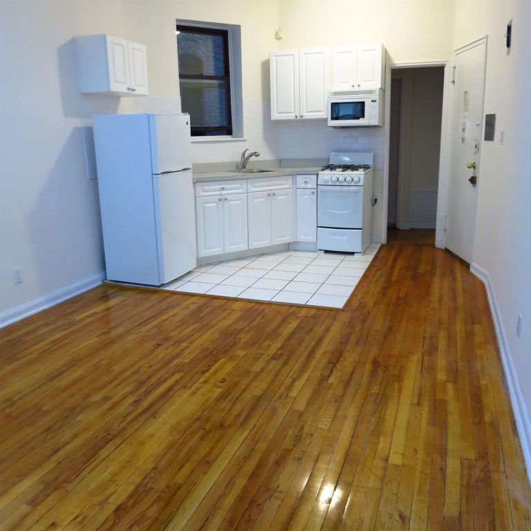 Primary Photo - 38 Morton St