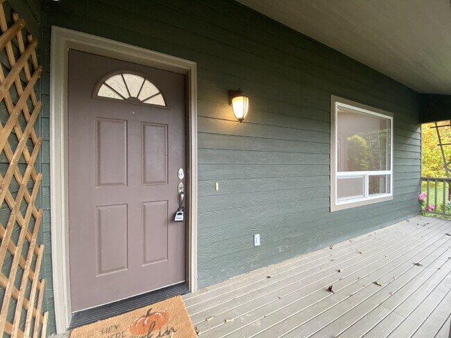 Foto del edificio - Spacious 4-bedroom with Panoramic Deck Nex...