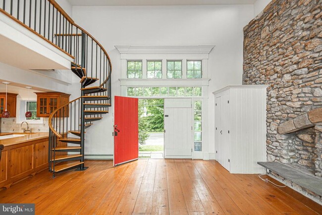 Building Photo - 6054 Honey Hollow Rd