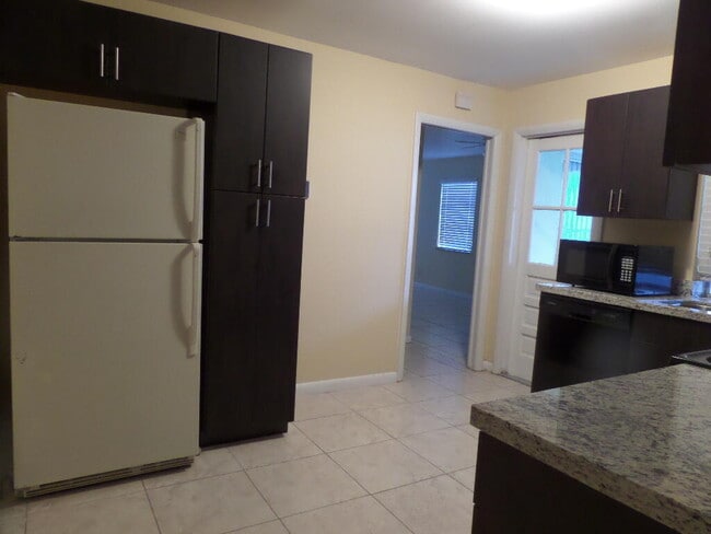 Foto del edificio - 9145 E Highland Pines Blvd