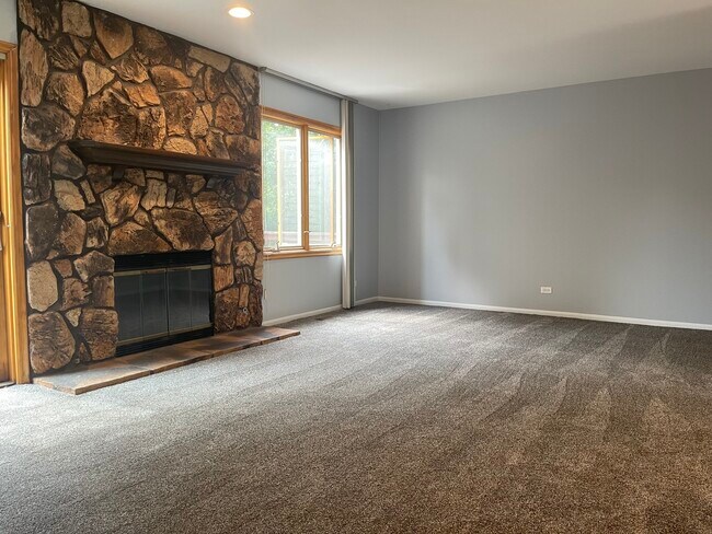 Foto del edificio - 862 Forest Ln