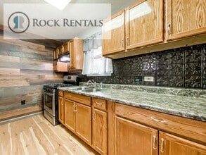 Building Photo - 1304 N Van Buren St