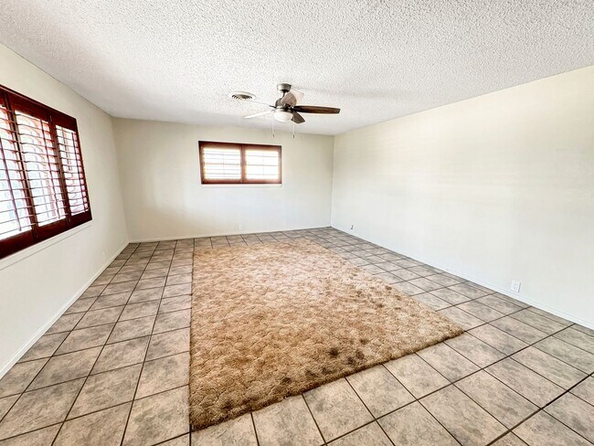 Foto del edificio - 1026 E Highland Dr
