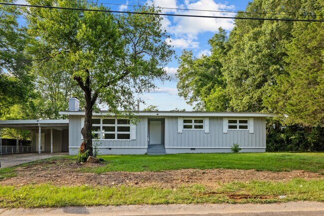 Building Photo - Charming 4 Bedroom, 2 Bathroom house