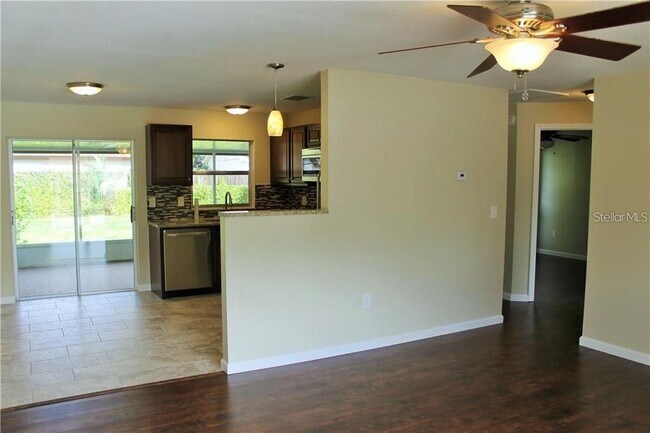 Foto del edificio - 7847 Putnam Cir