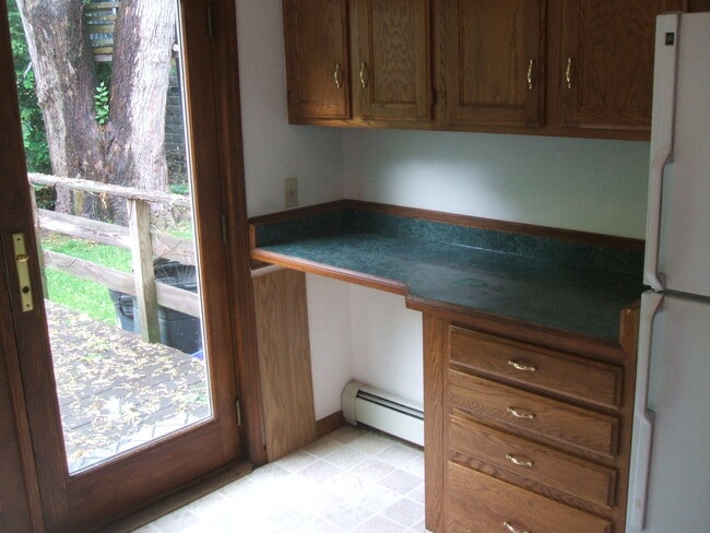 Building Photo - 824 Myrtle Ave