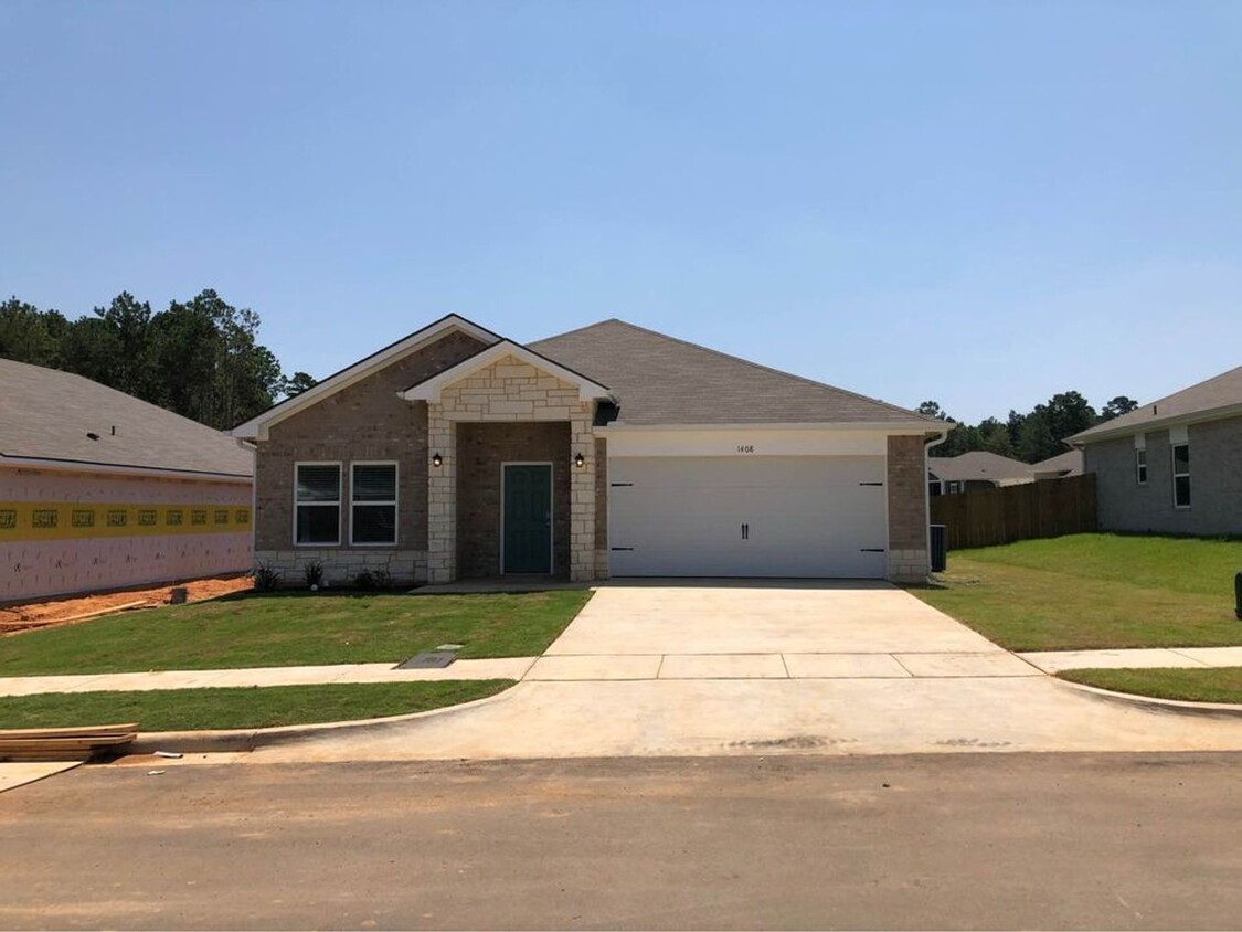 Primary Photo - 4 Bedroom in Hallsville