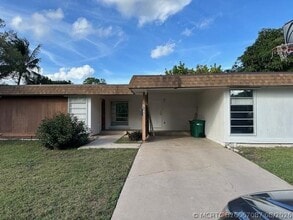 Building Photo - 7013 NW 63rd Ct