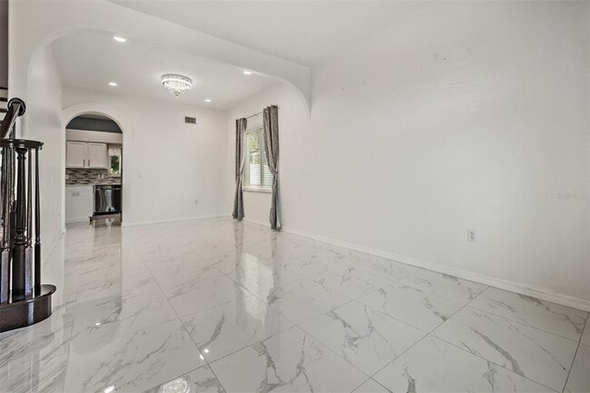 Foto del edificio - 380 Rosalind Ln
