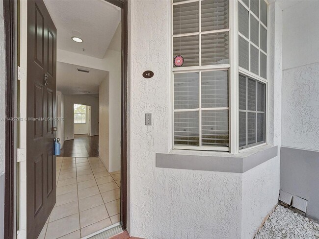 Building Photo - 711 SW 148th Ave