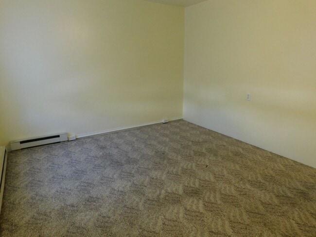 Building Photo - 2 BR Single Family Home in Cumberland