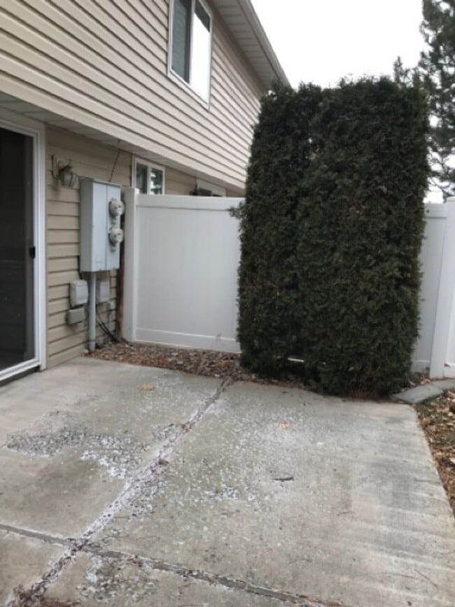 Building Photo - 297 Monroe Pl