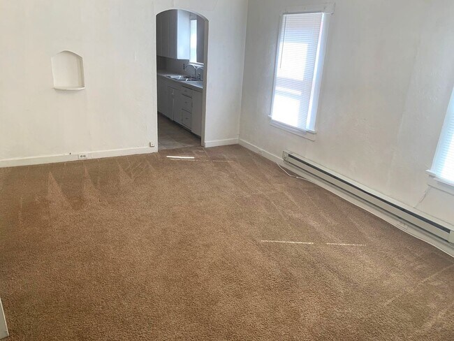Building Photo - Centrally located 3 bedroom