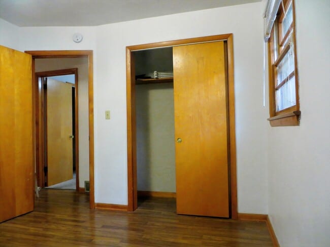 Building Photo - 1107 W Maple Ave S