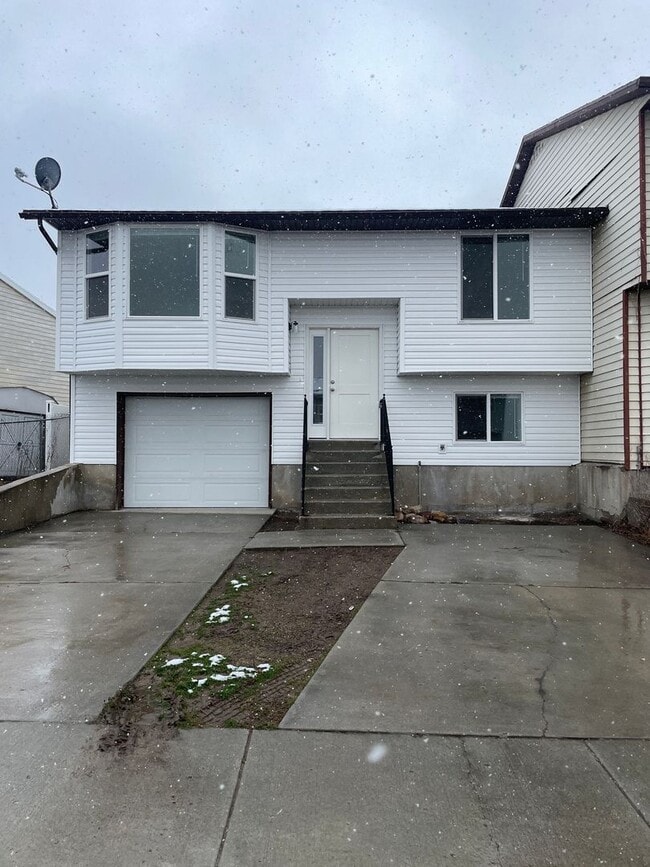 Building Photo - 9030 W 9030 S