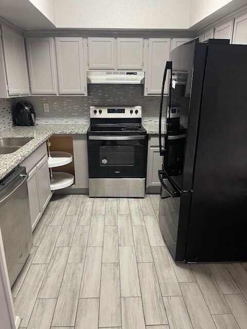 Appliances - 8703 Victorian Village Dr