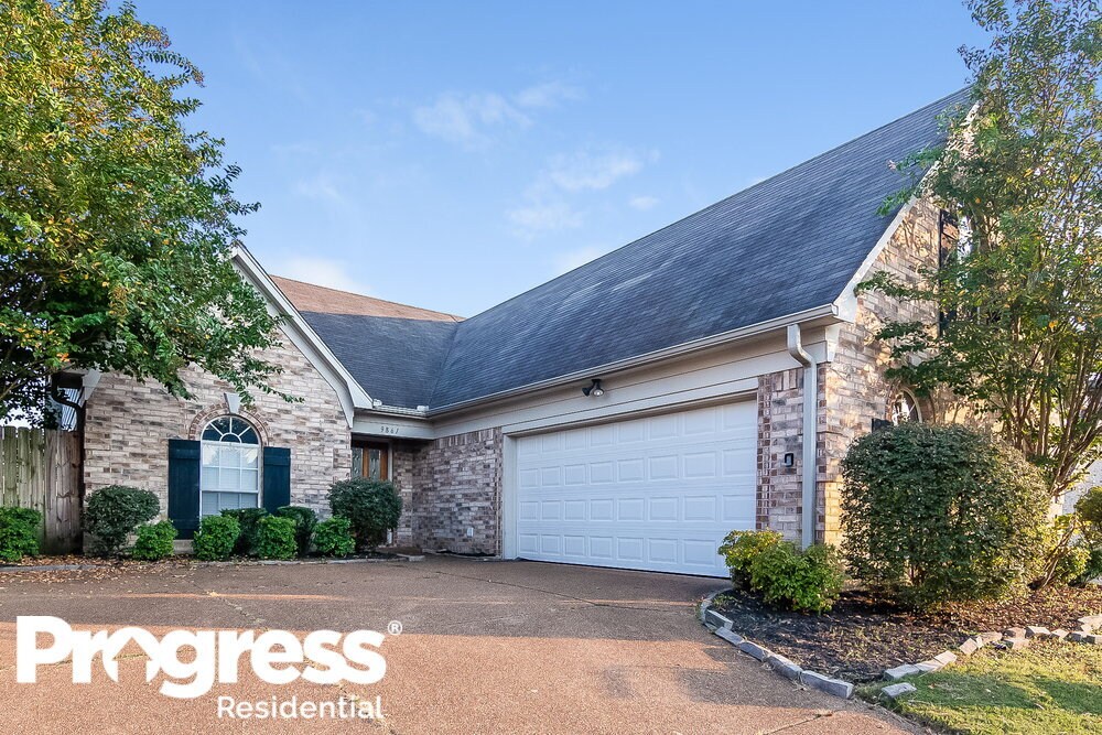 Foto principal - 9861 Calderdale Dr