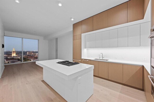 Foto del edificio - 313 W 17th St