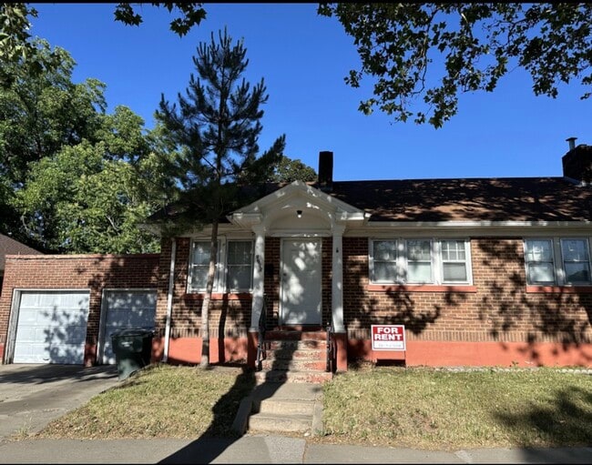 Building Photo - 2286 Monroe Blvd