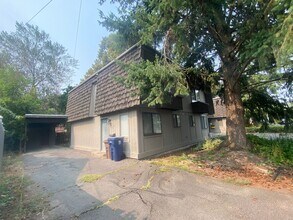 Building Photo - 1318 S Hawthorne Pl