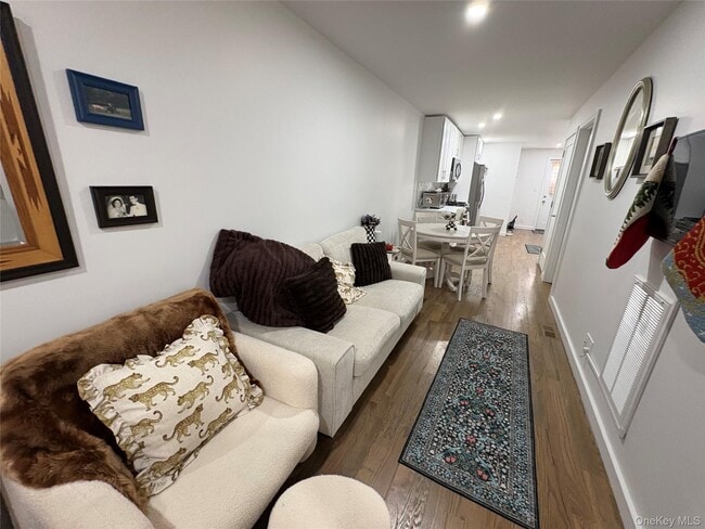 Building Photo - 46 Maxwell Ave