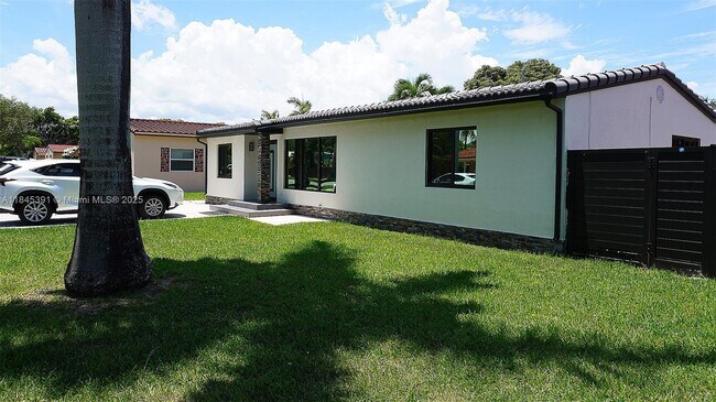 Foto del edificio - 907 NE 3rd St