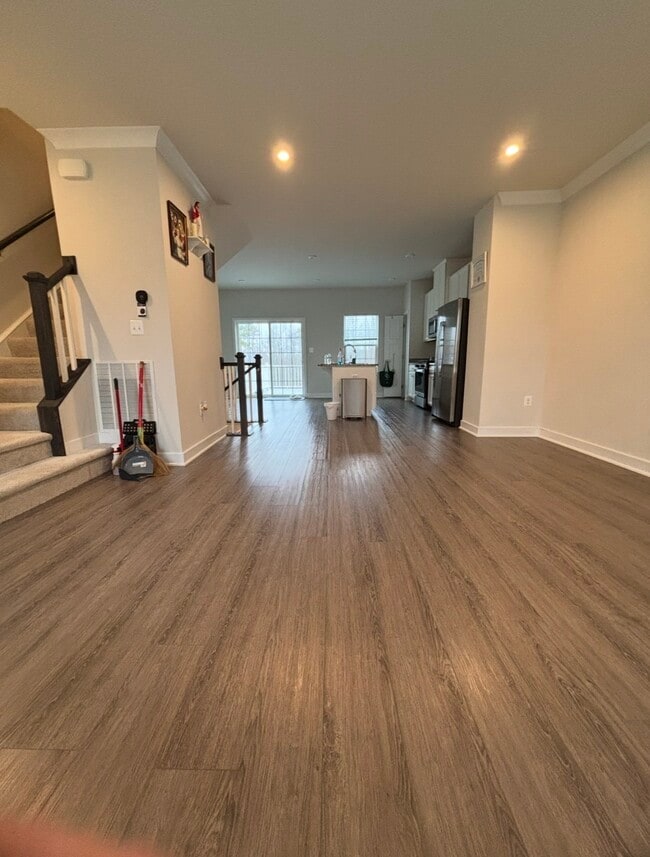 Building Photo - 2408 Crescent Wy