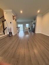 Building Photo - 2408 Crescent Wy