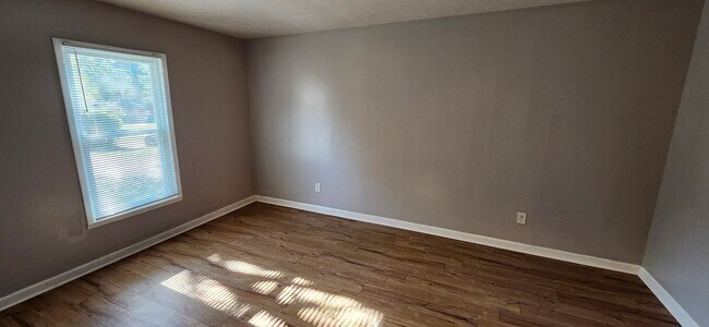 Building Photo - 3 Bedroom Home in Columbus