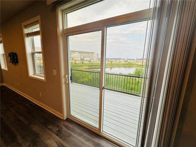Building Photo - 7258 Yellowstone Ct N