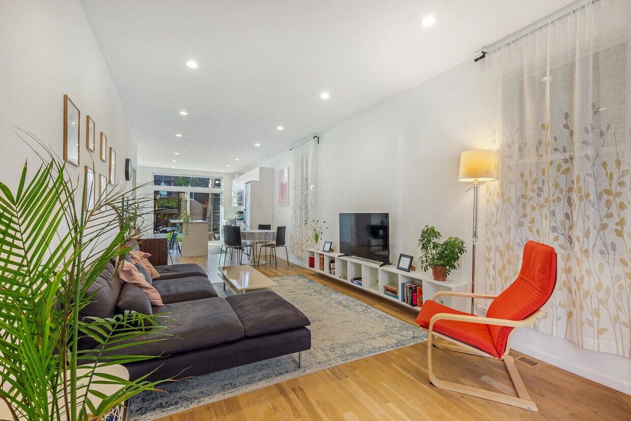 Foto principal - 522 N Claremont Ave