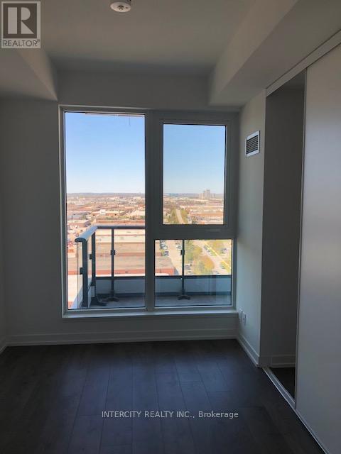 Photo du bâtiment - 950 Portage Pkwy
