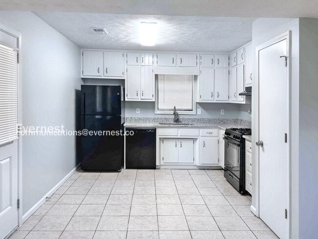 Building Photo - 2083 Phillips Rd