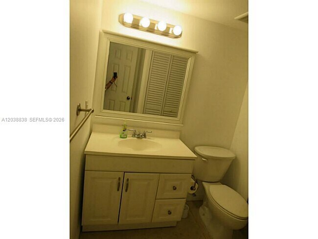 Building Photo - 205 Lakeview Dr