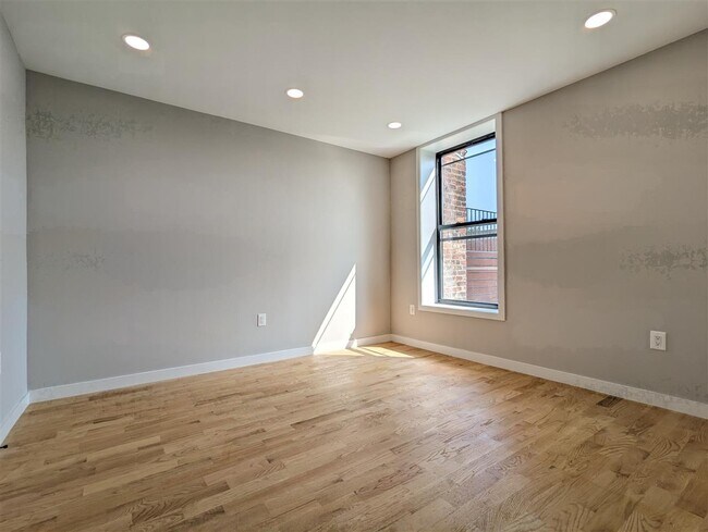 Foto del edificio - 566 Wilson Ave