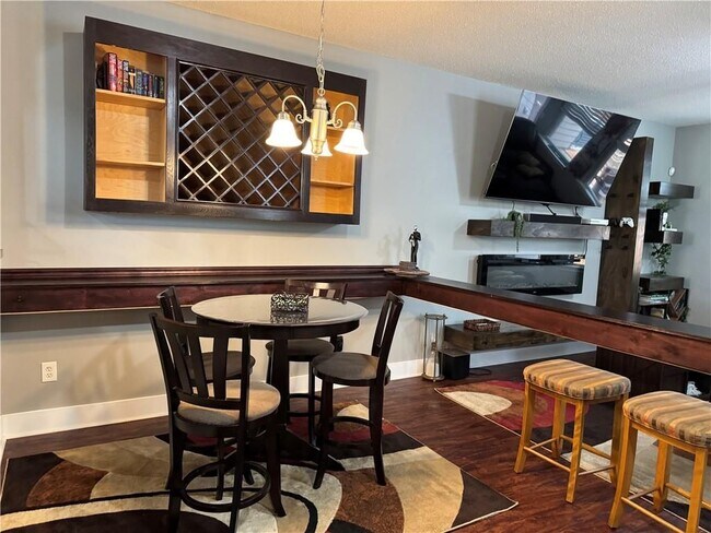 Foto del edificio - 1613 Bayrose Cir