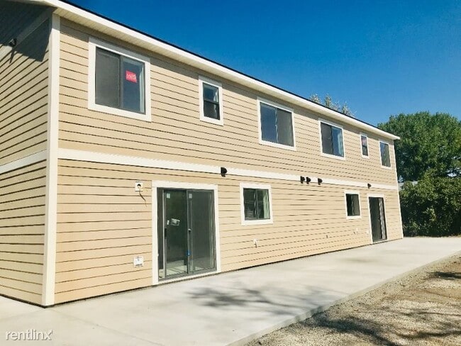 Building Photo - 3 br, 2.5 bath Townhome - 1312 E Lewis St
