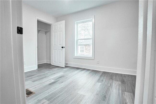 Foto del edificio - 184 Scott St NW