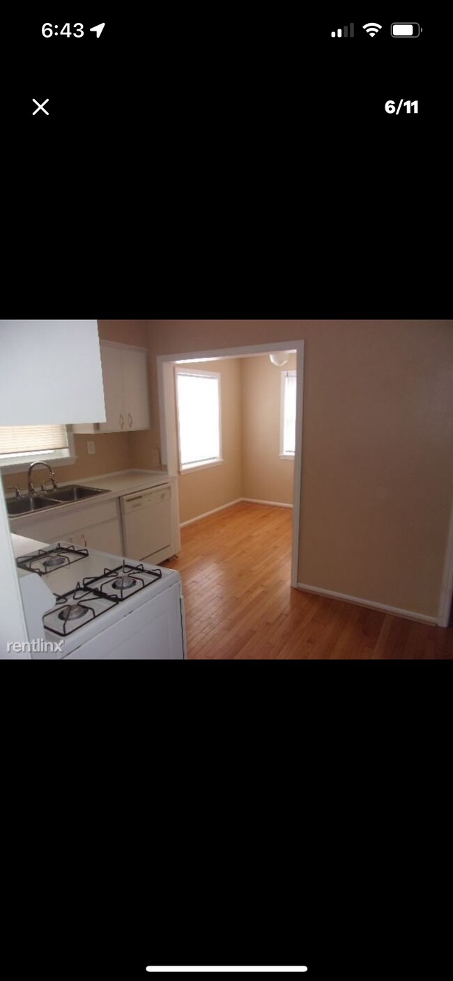 Building Photo - 3893 Cresthaven Dr